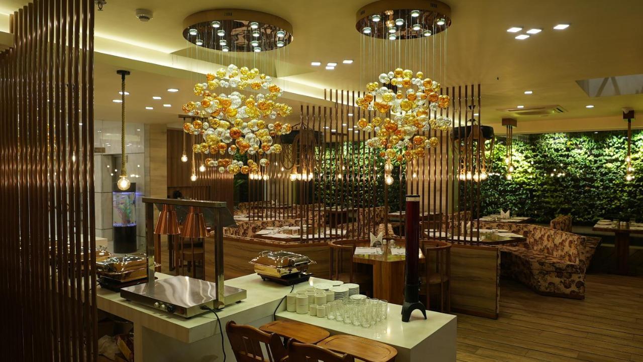 De Glance Hotel Szúrat Kültér fotó