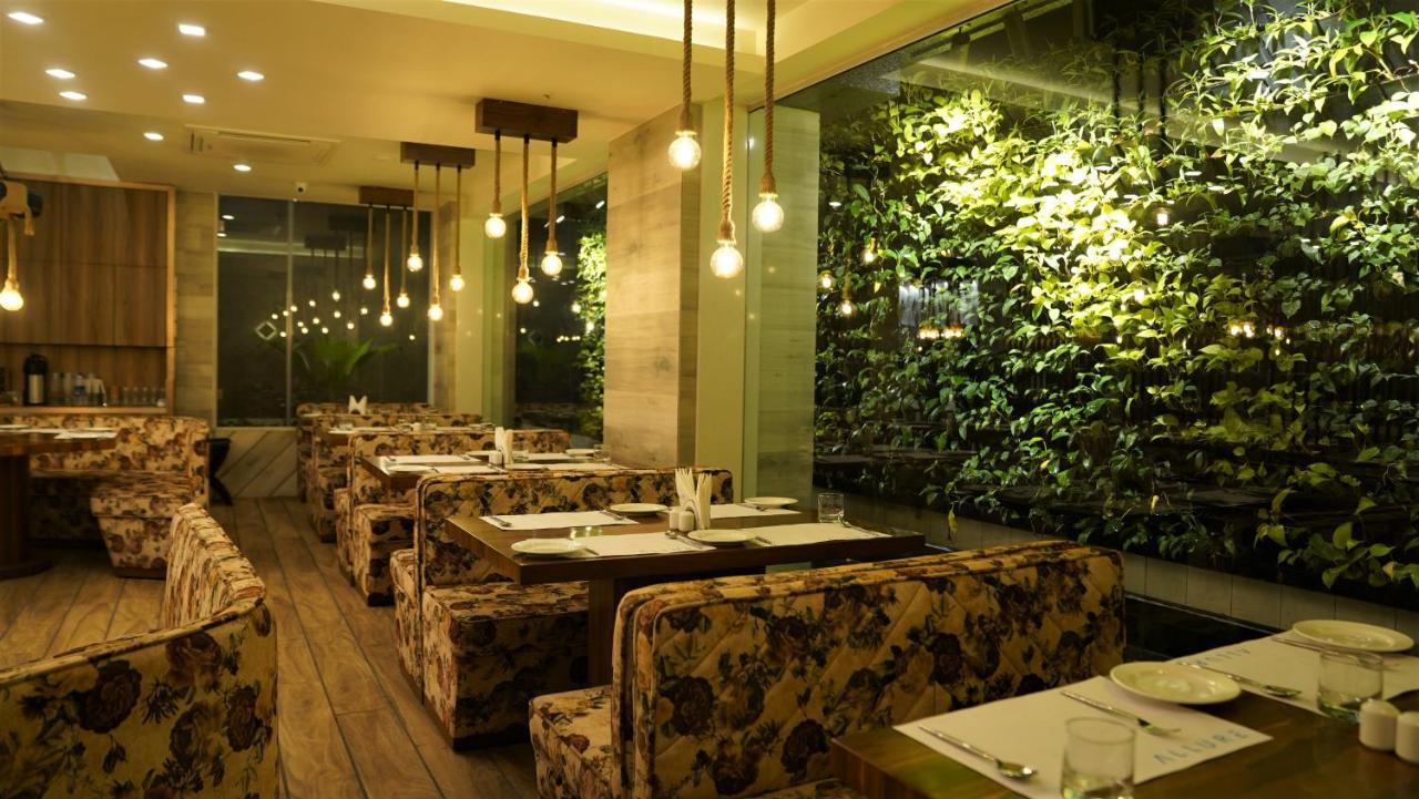 De Glance Hotel Szúrat Kültér fotó