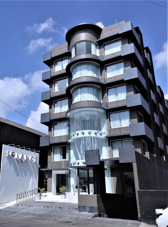 De Glance Hotel Szúrat Kültér fotó