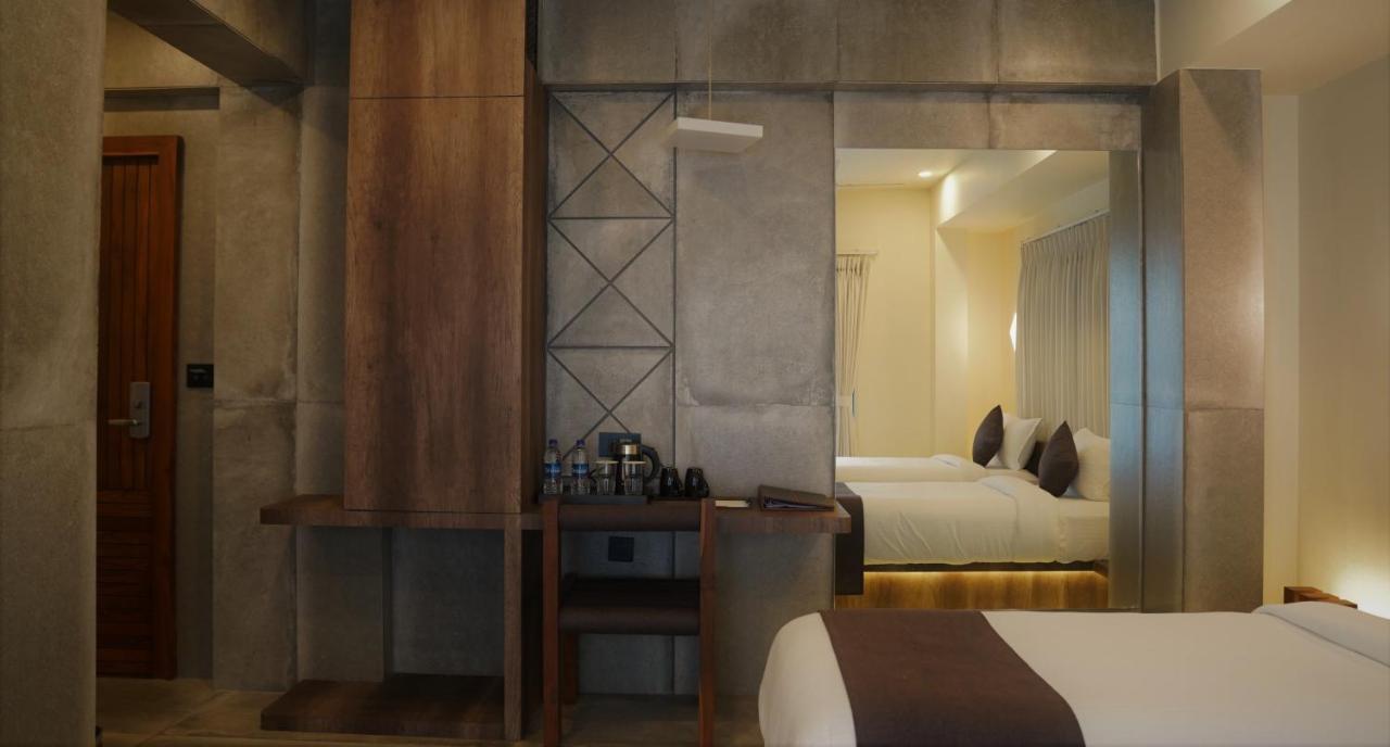De Glance Hotel Szúrat Kültér fotó