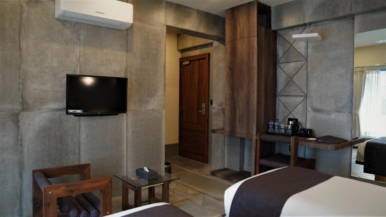 De Glance Hotel Szúrat Kültér fotó