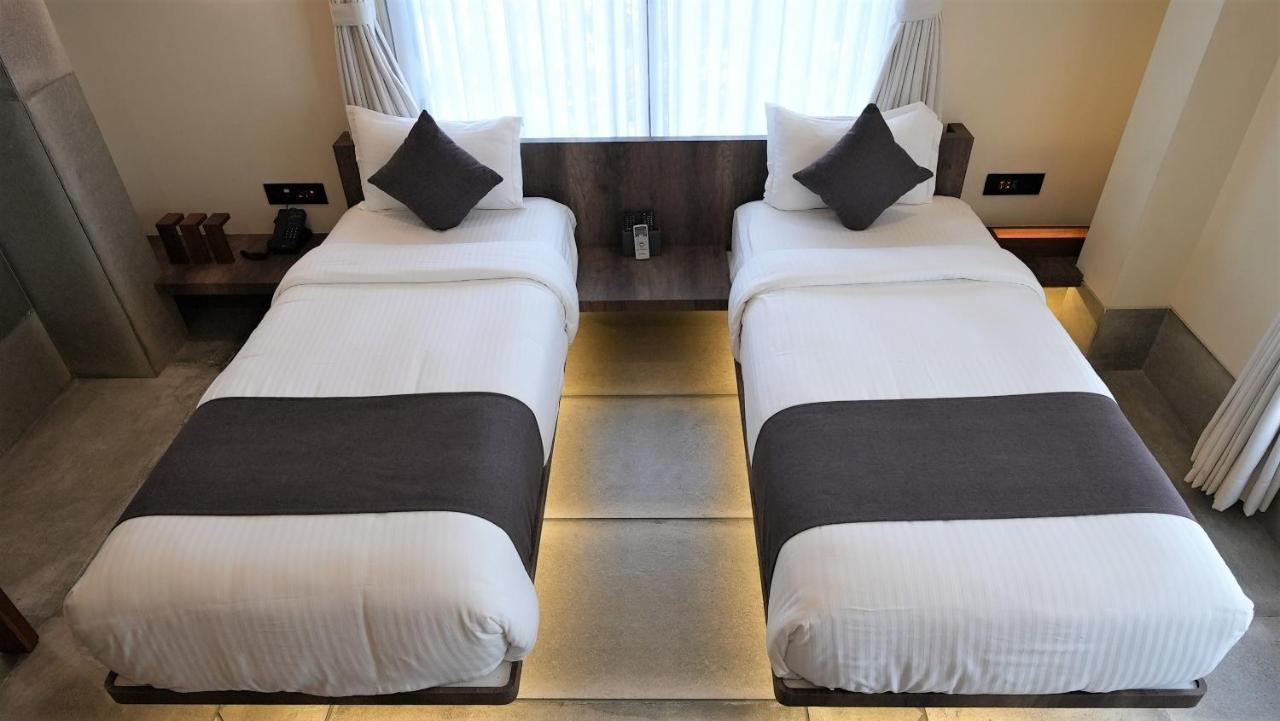 De Glance Hotel Szúrat Kültér fotó
