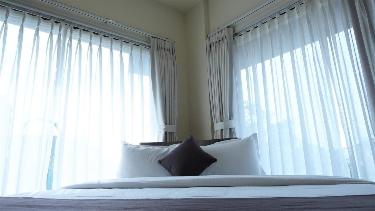 De Glance Hotel Szúrat Kültér fotó