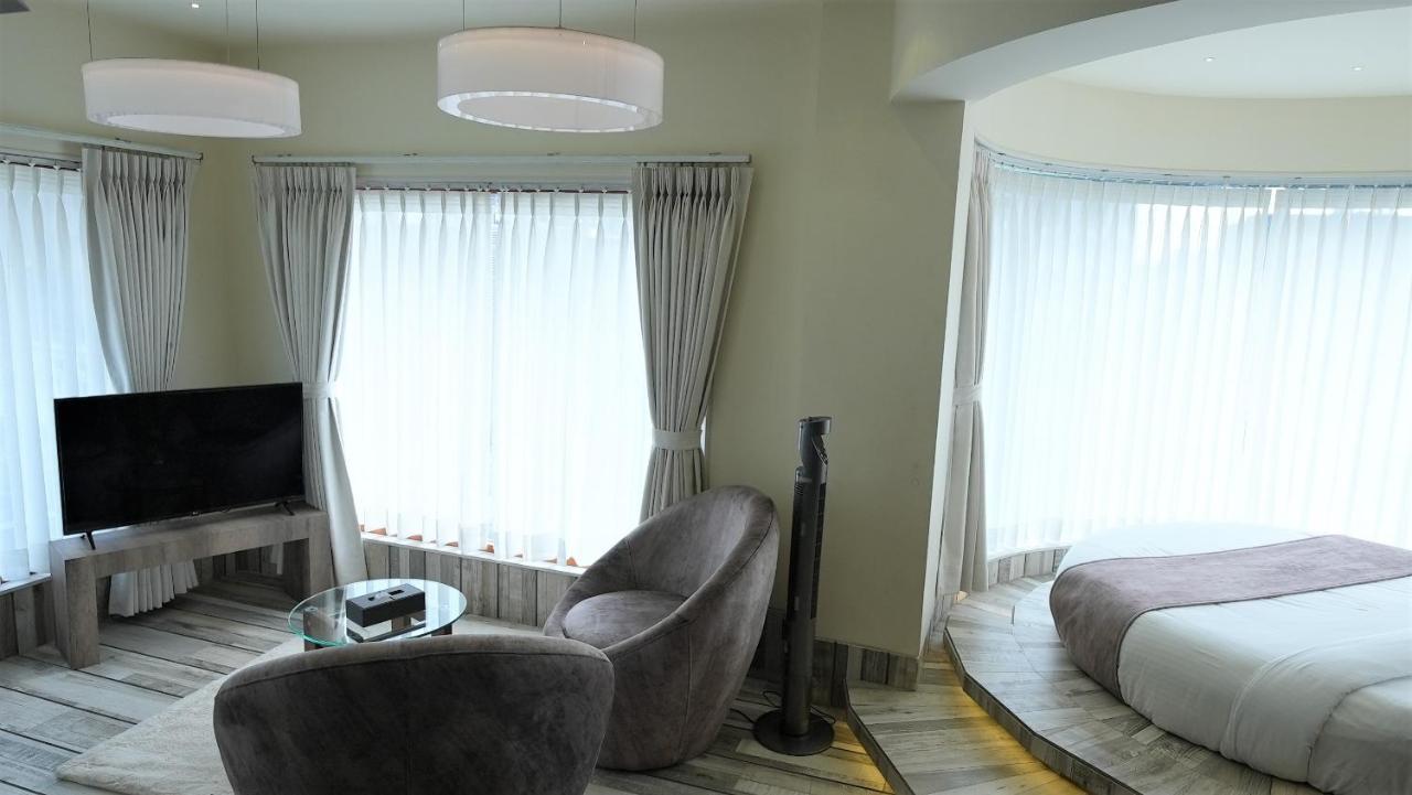 De Glance Hotel Szúrat Kültér fotó