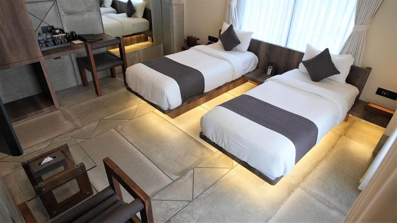 De Glance Hotel Szúrat Kültér fotó