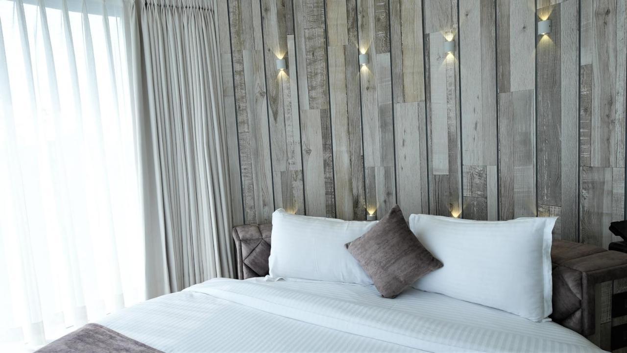 De Glance Hotel Szúrat Kültér fotó