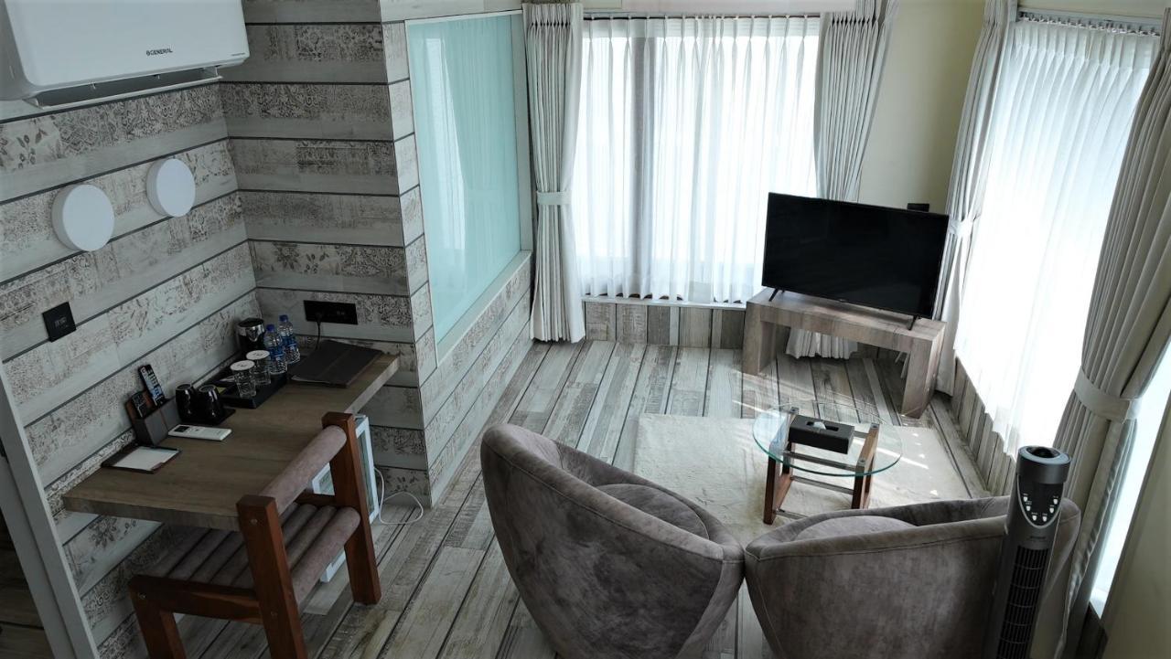 De Glance Hotel Szúrat Kültér fotó
