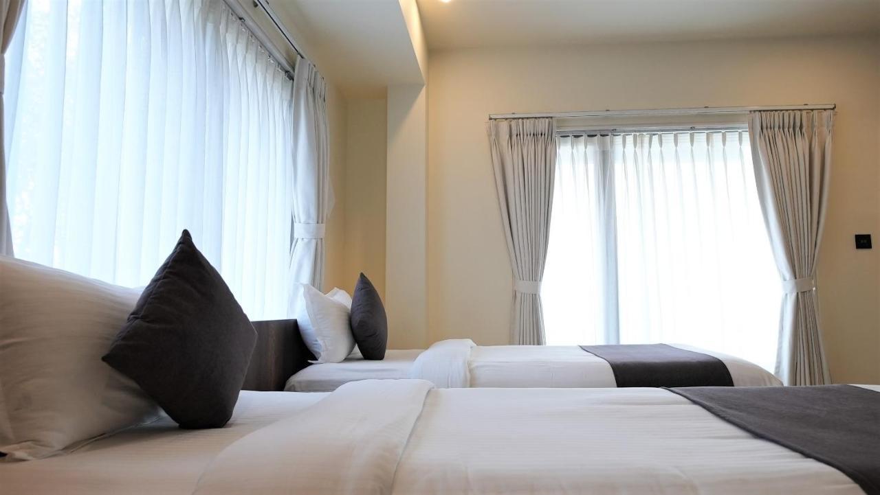 De Glance Hotel Szúrat Kültér fotó