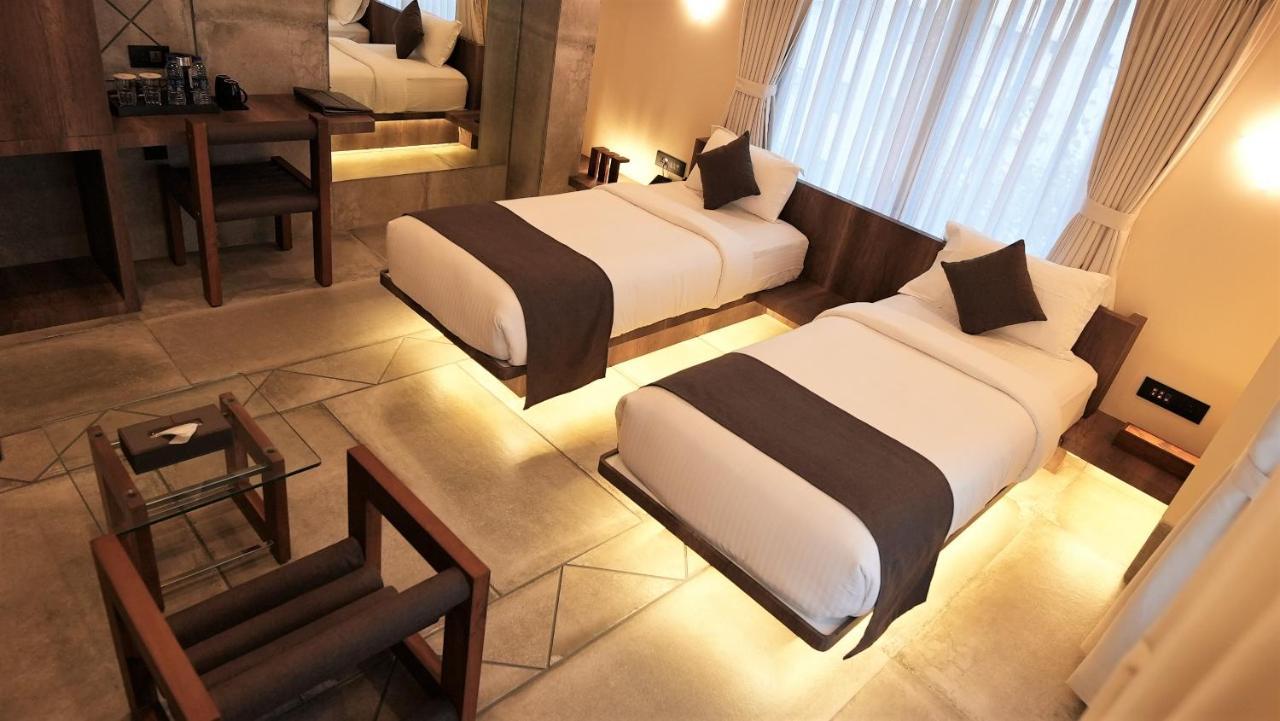 De Glance Hotel Szúrat Kültér fotó