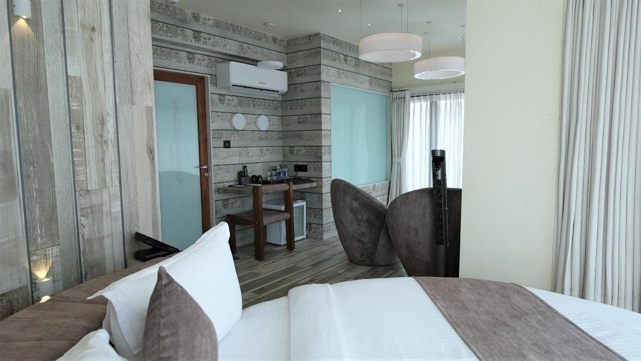De Glance Hotel Szúrat Kültér fotó