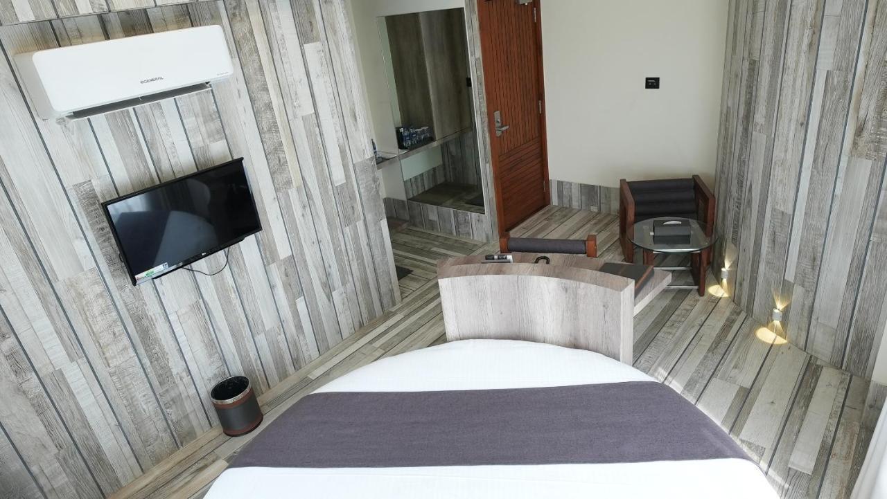 De Glance Hotel Szúrat Kültér fotó