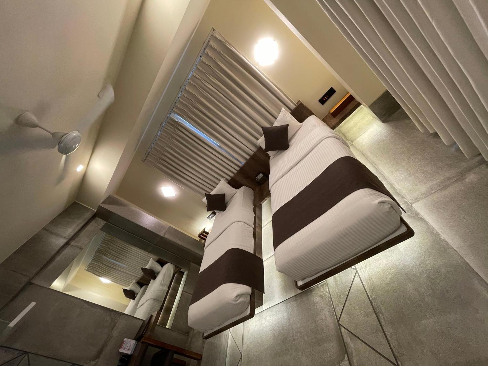 De Glance Hotel Szúrat Kültér fotó