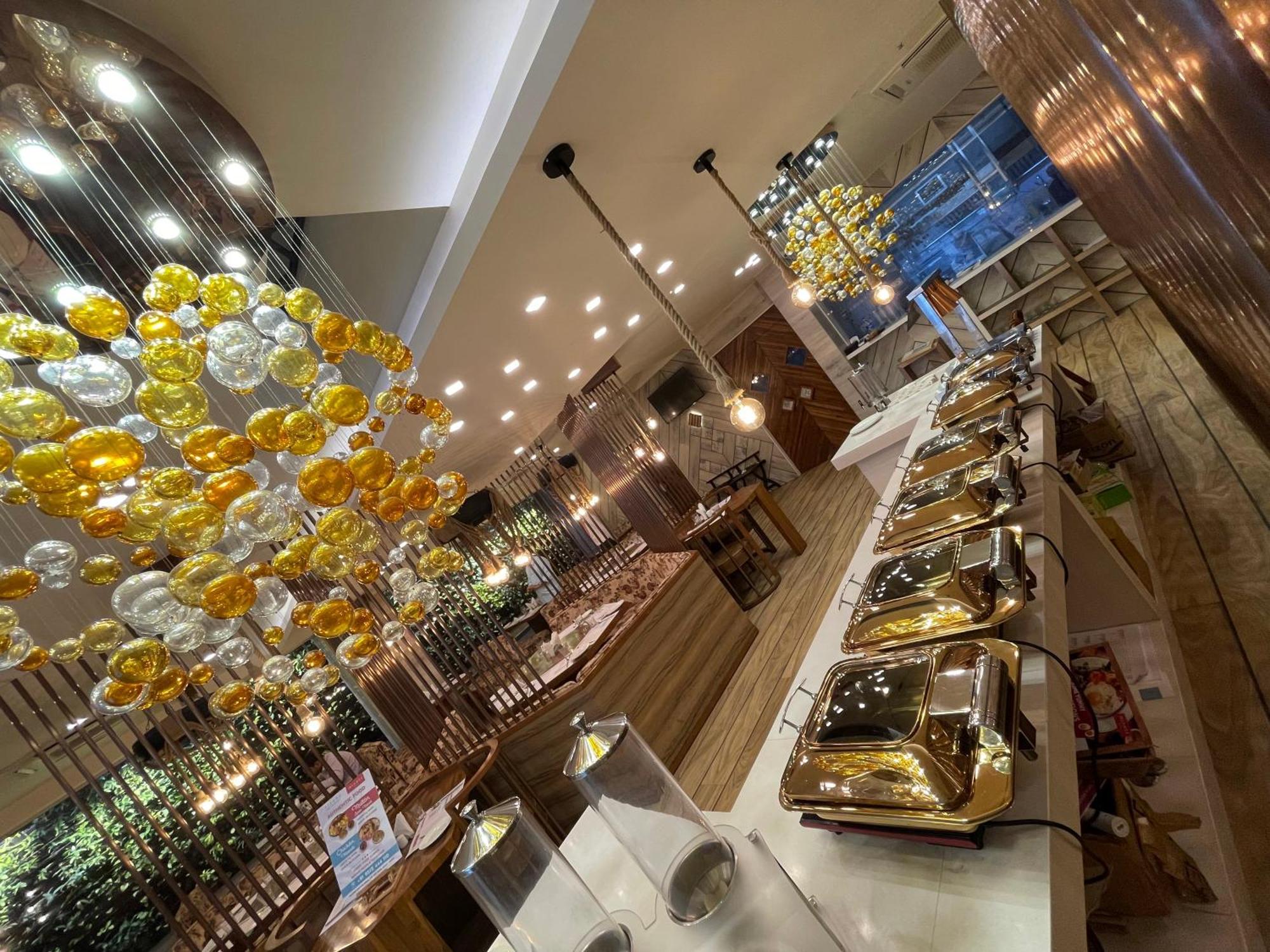 De Glance Hotel Szúrat Kültér fotó