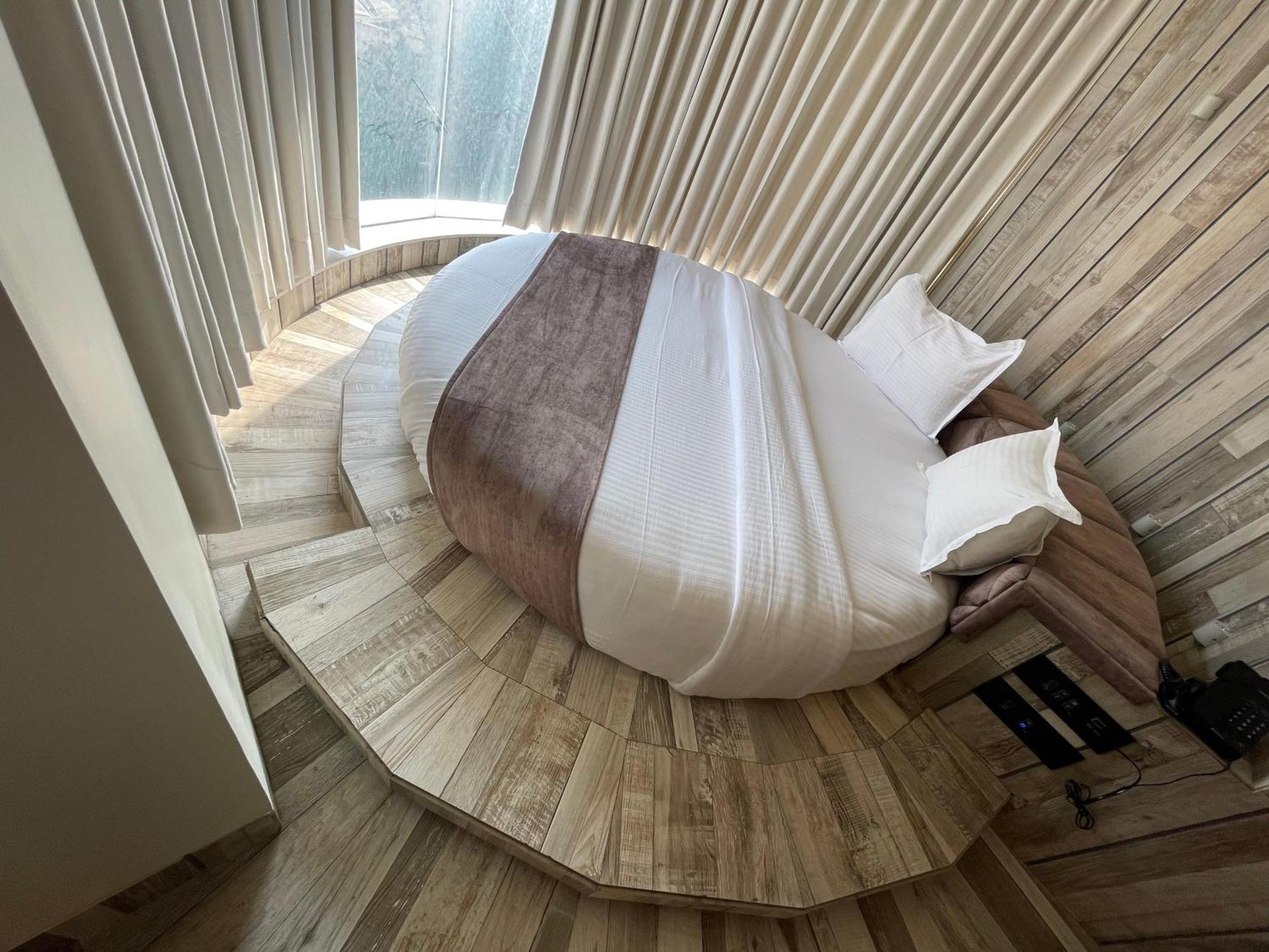 De Glance Hotel Szúrat Kültér fotó